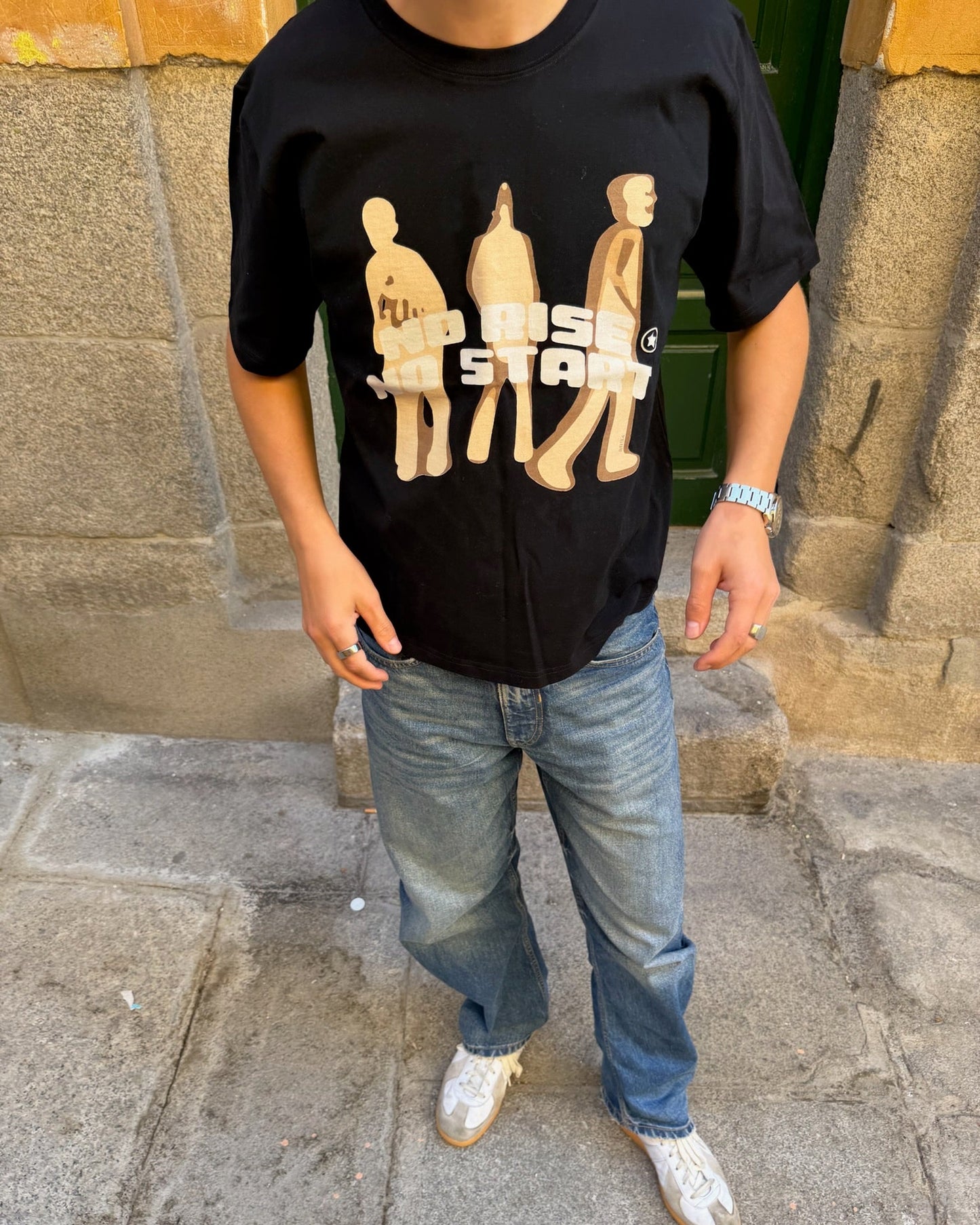 Model is 183cm / 6'0" wearing size M