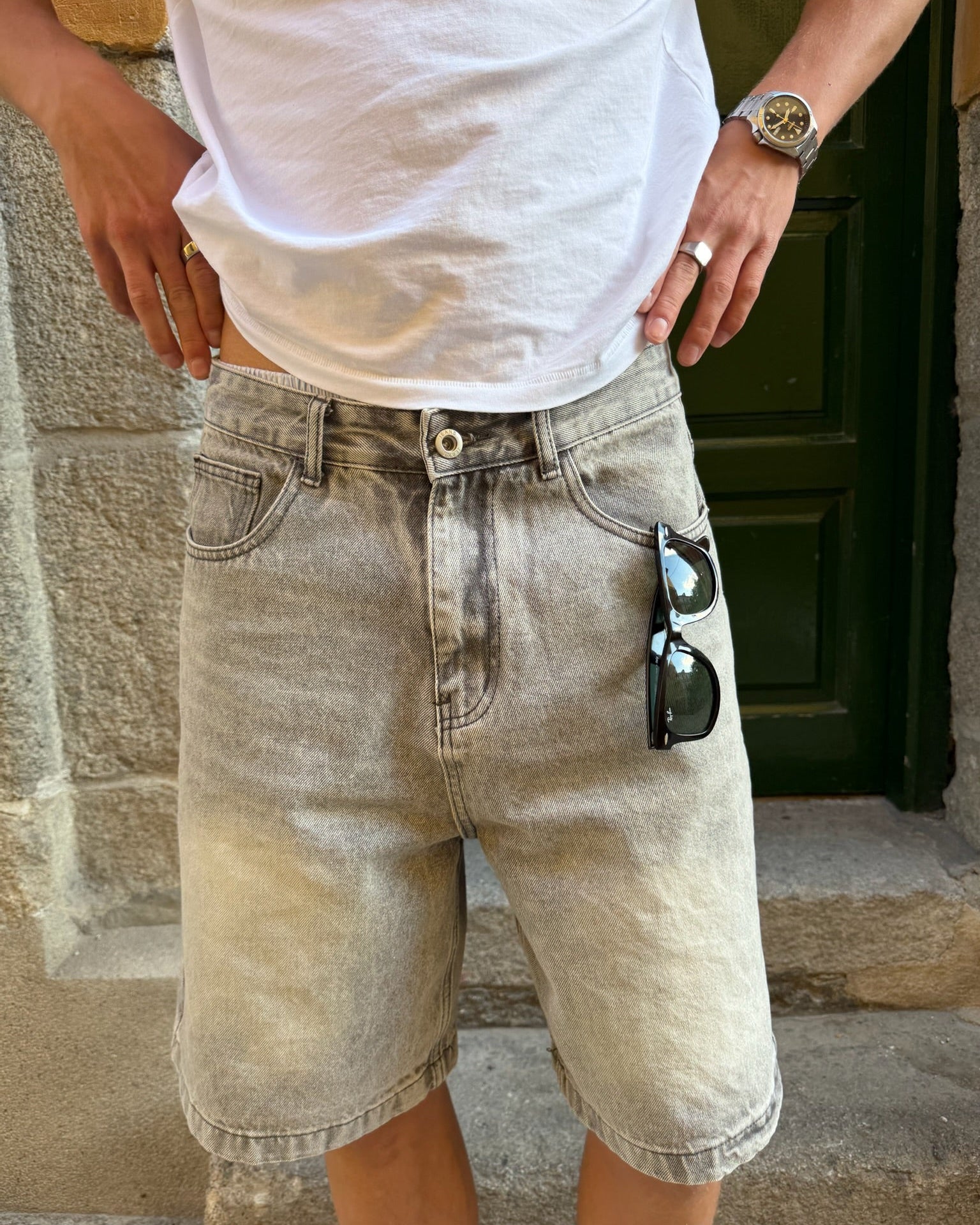 Model is 183cm / 6'0" wearing size M