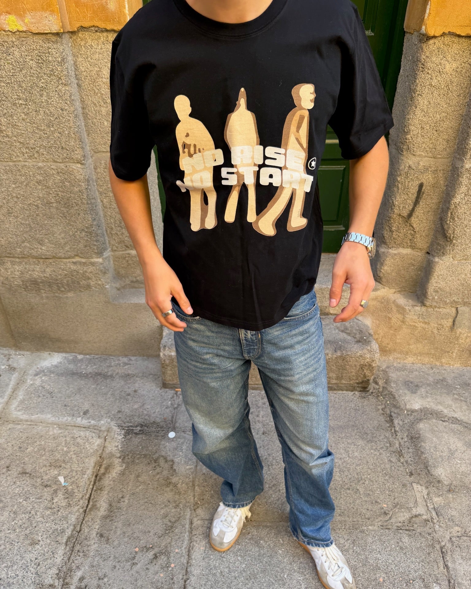 Model is 183cm / 6'0" wearing size M