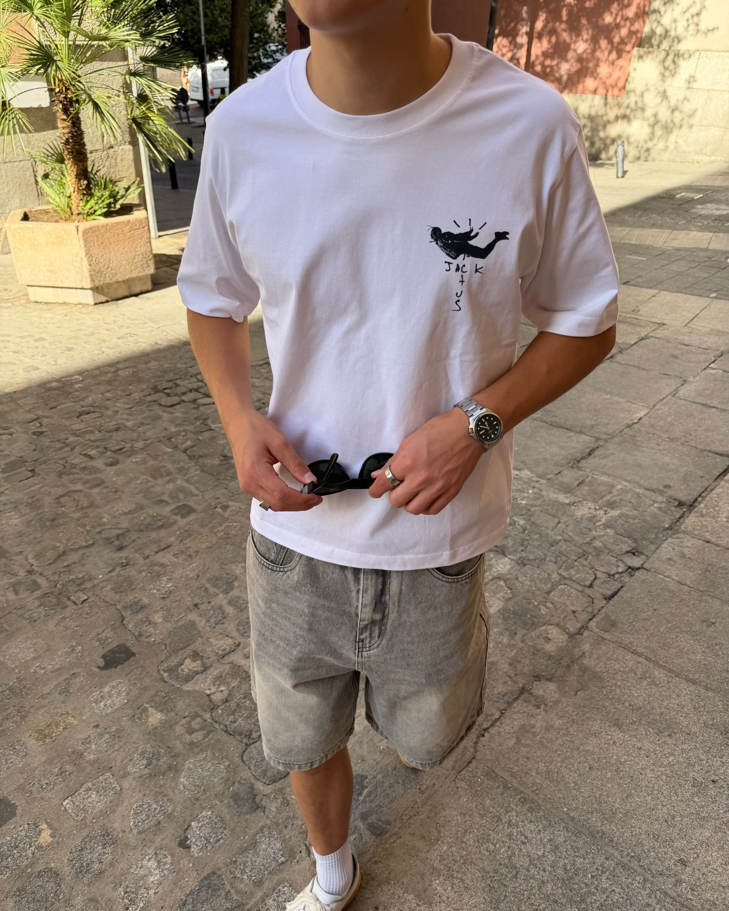 Model is 183cm / 6'0" wearing size M